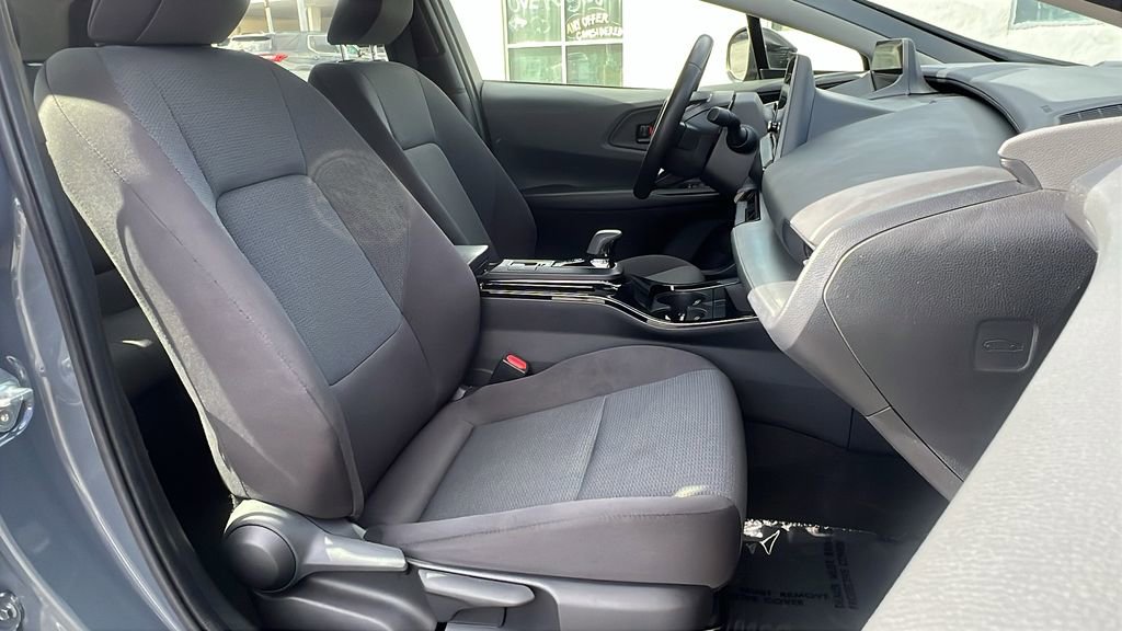 Used 2024 Toyota Prius LE image 10