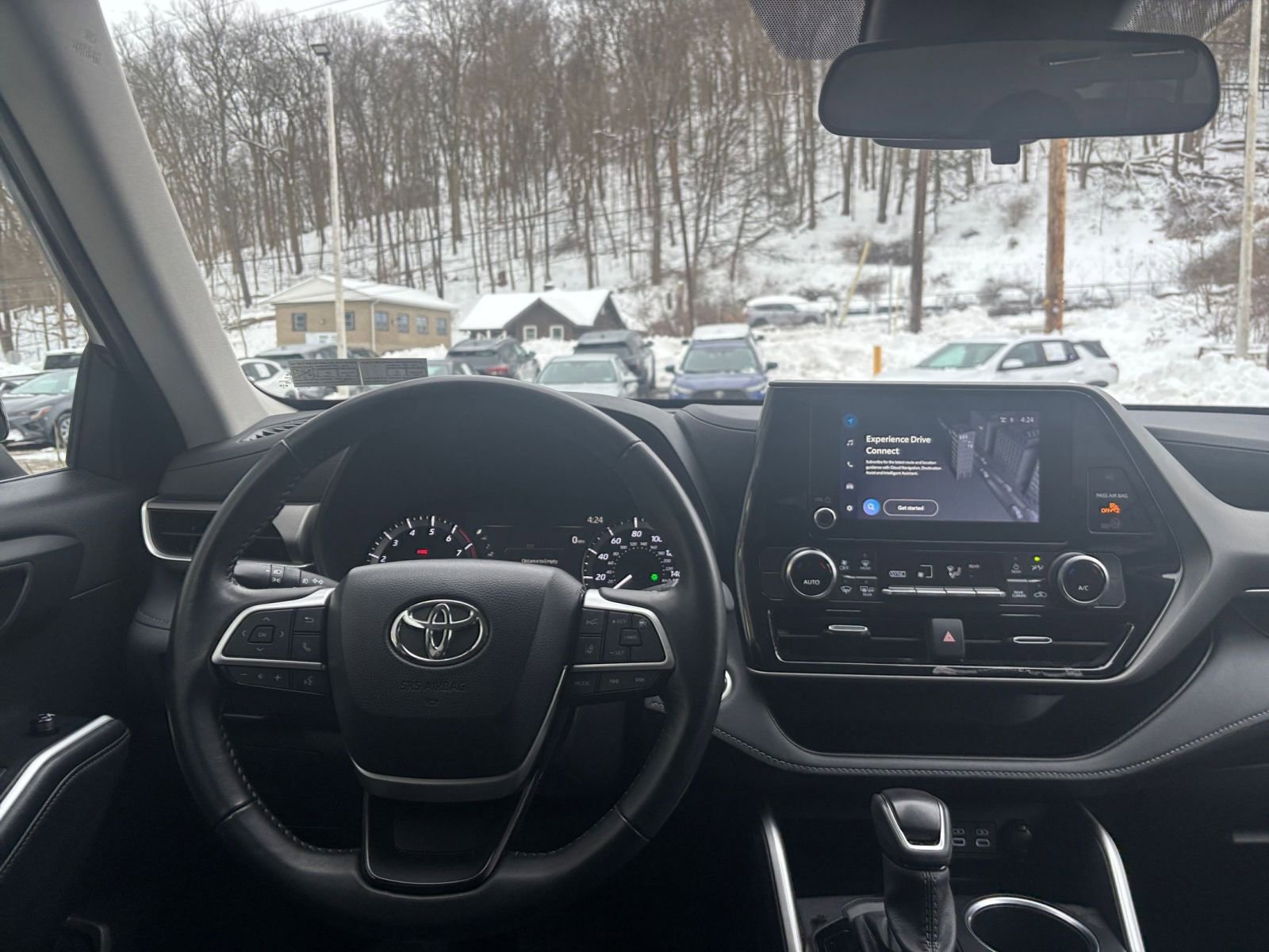 Used 2025 Toyota Highlander LE image 36