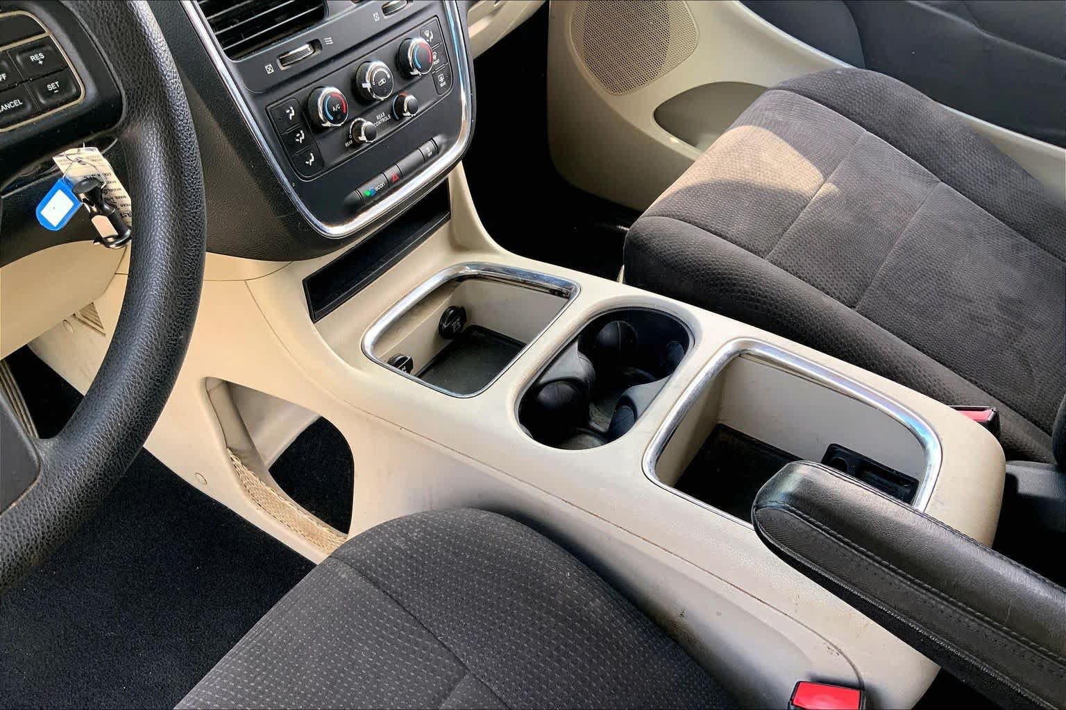 Used 2013 Dodge Grand Caravan SXT FWD image 17