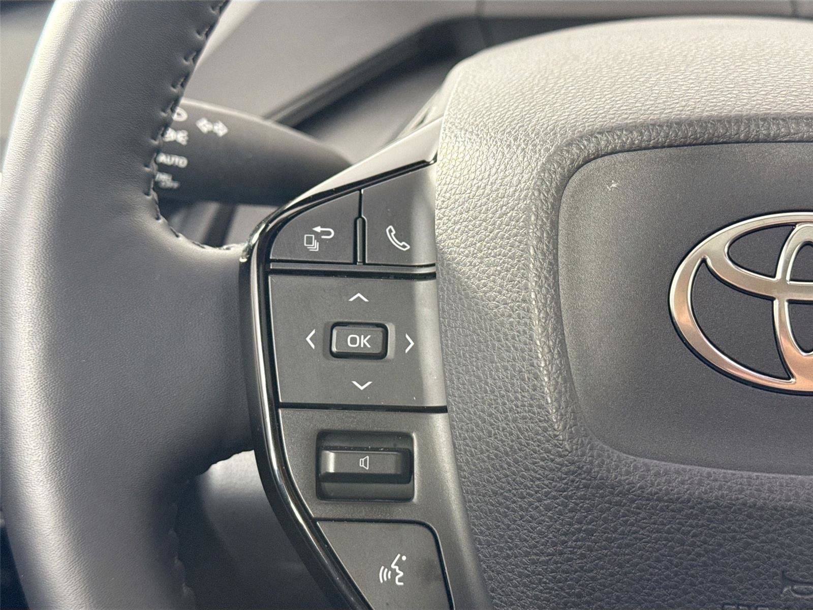 Used 2025 Toyota Prius Limited image 18