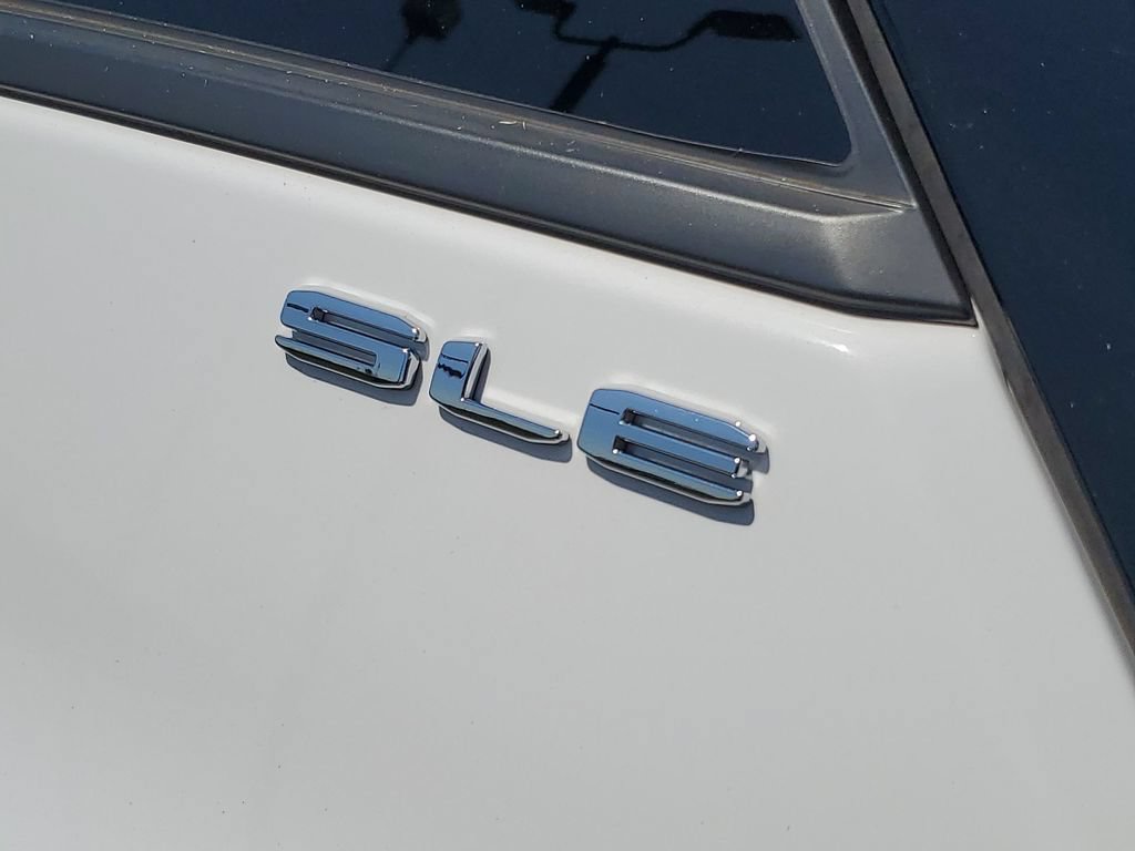 Used 2023 GMC Terrain SLE FWD image 30