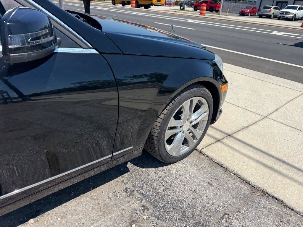 Used 2012 Mercedes-Benz C 300 4MATIC Sedan image 4