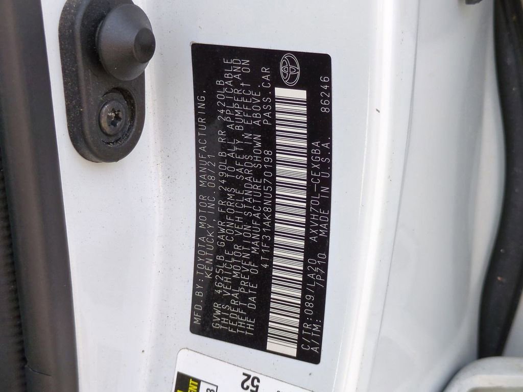 Used 2022 Toyota Camry XLE w/ Navigation Upgrade Package image 32