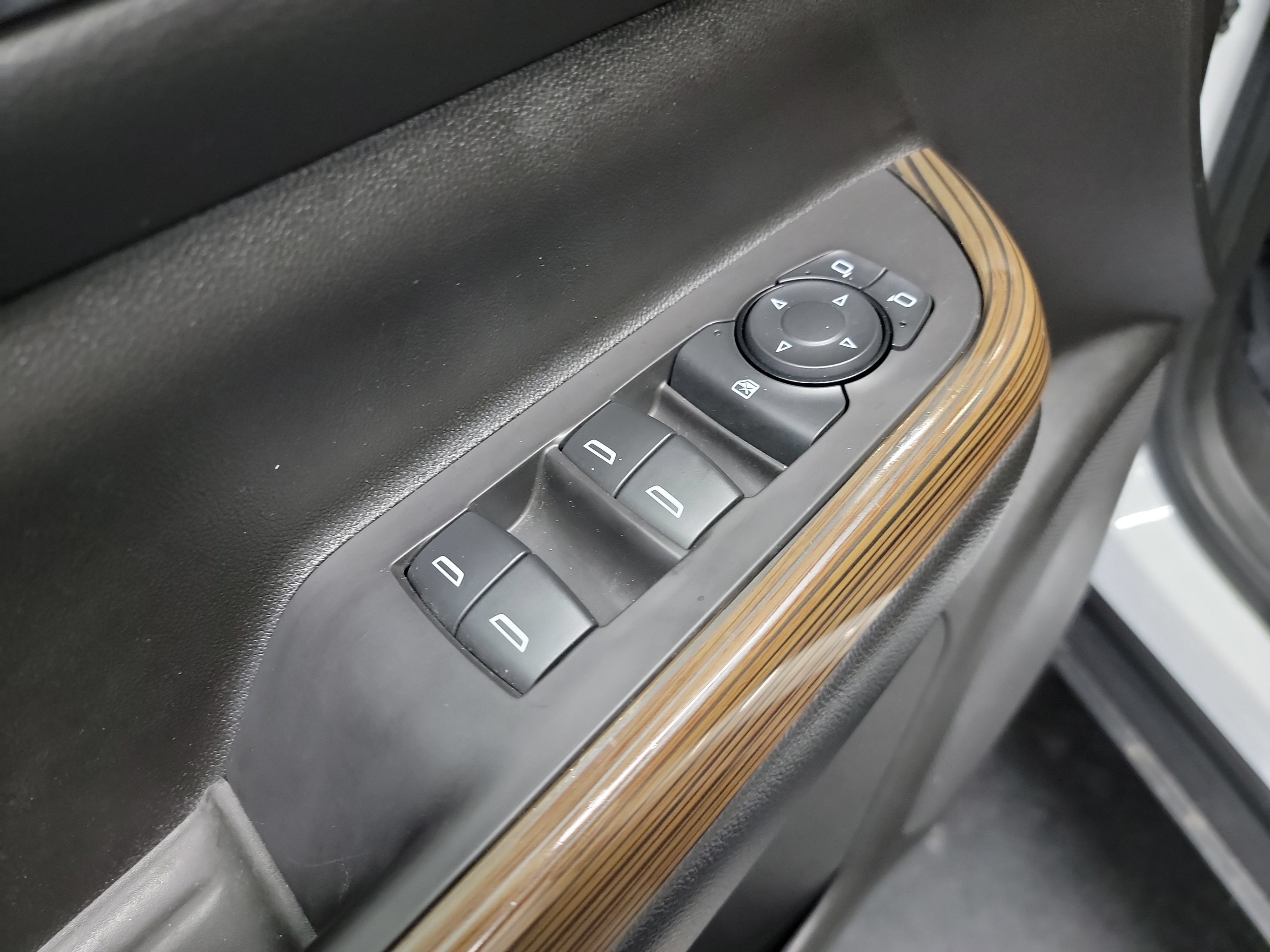 Used 2019 GMC Acadia SLE FWD image 14