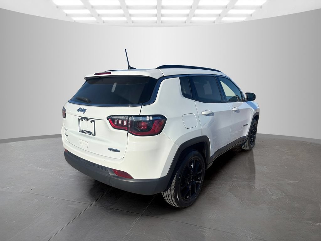 Used 2024 Jeep Compass Latitude AWD/4WD image 4