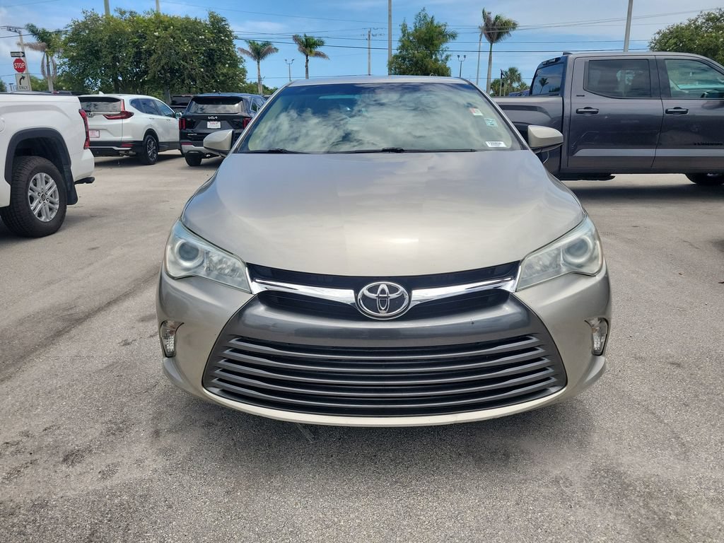 Used 2017 Toyota Camry XLE FWD image 2