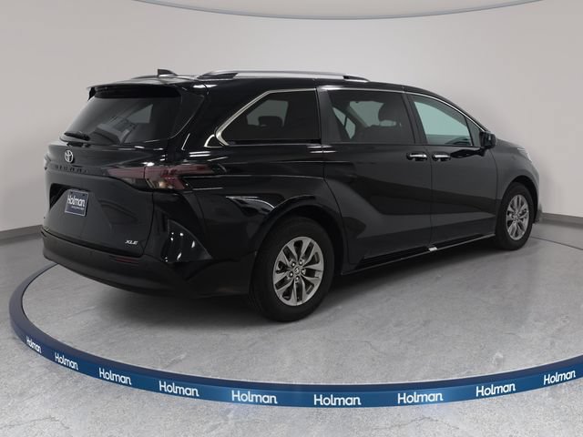 Certified 2026 Toyota Sienna XLE FWD image 5