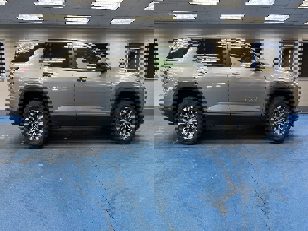 New 2026 Chevrolet Equinox LT image 2