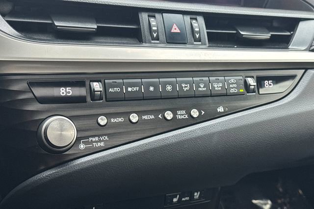 Used 2021 Lexus ES 300h w/ Premium Package image 17