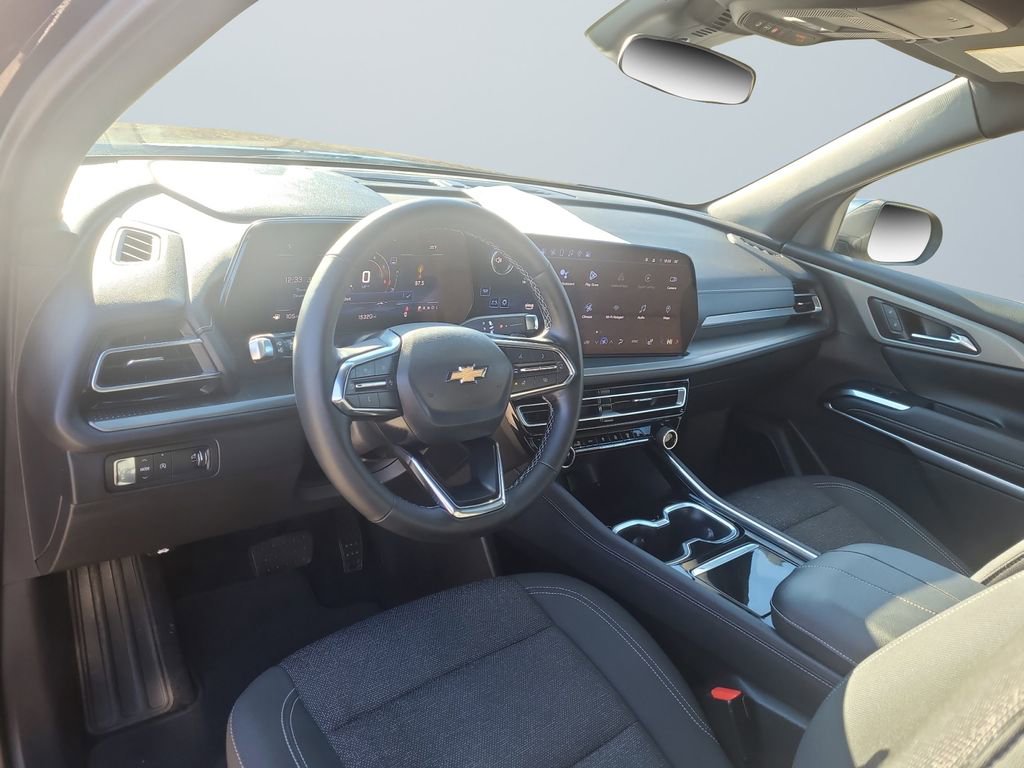 Used 2024 Chevrolet Traverse LS image 10