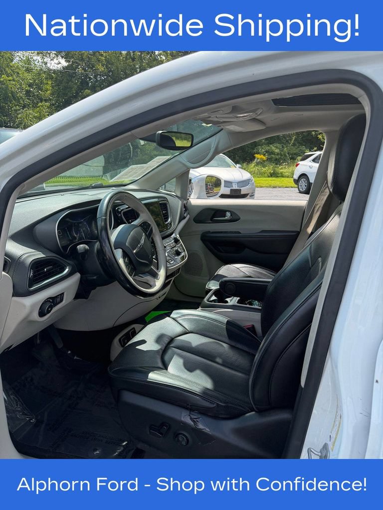Used 2020 Chrysler Pacifica Limited FWD image 2