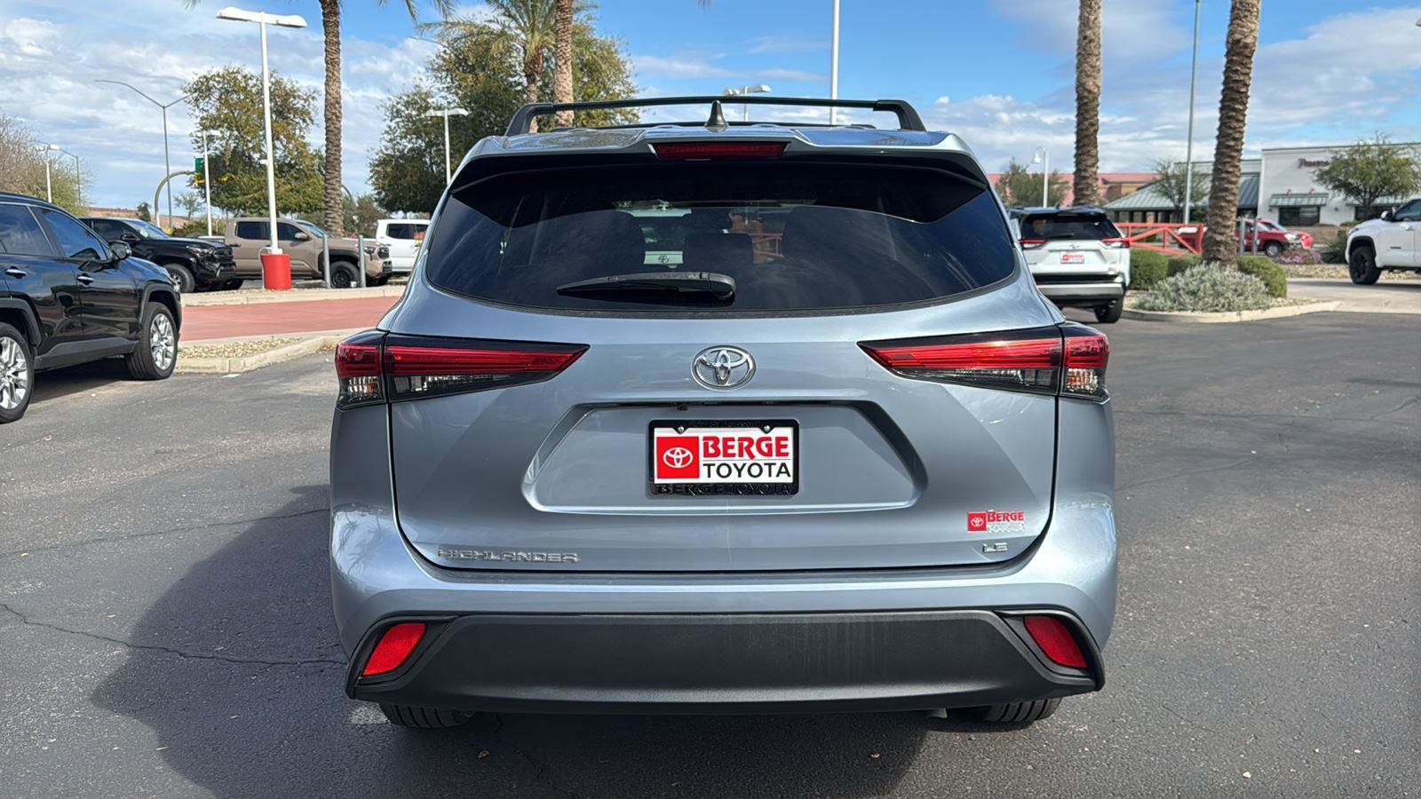 Certified 2023 Toyota Highlander LE image 6