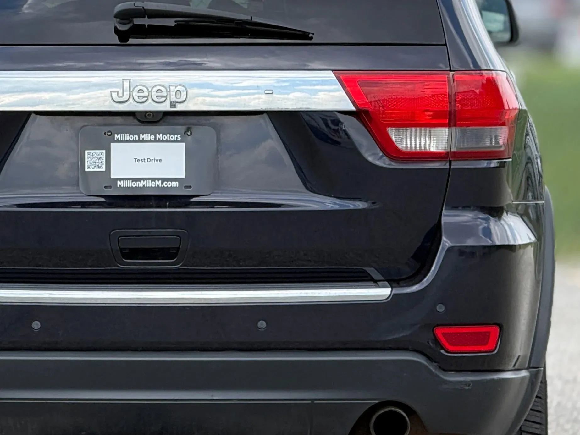 Used 2011 Jeep Grand Cherokee Limited w/ Luxury Group II image 14