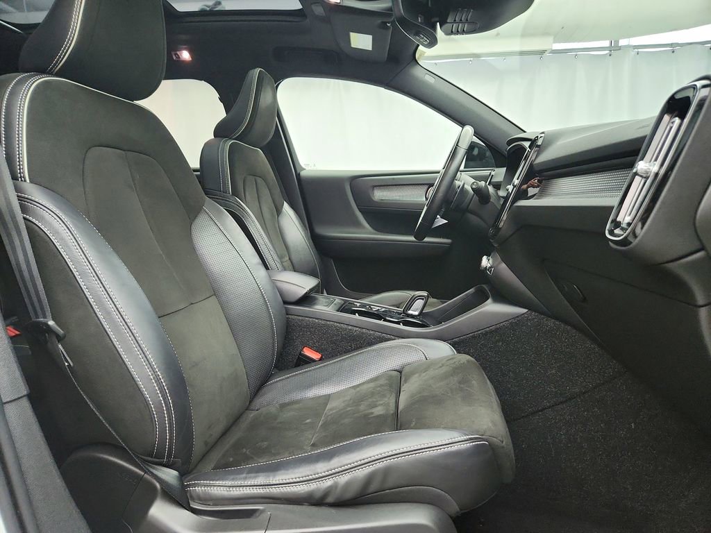 Used 2019 Volvo XC40 T5 R-Design AWD/4WD image 34