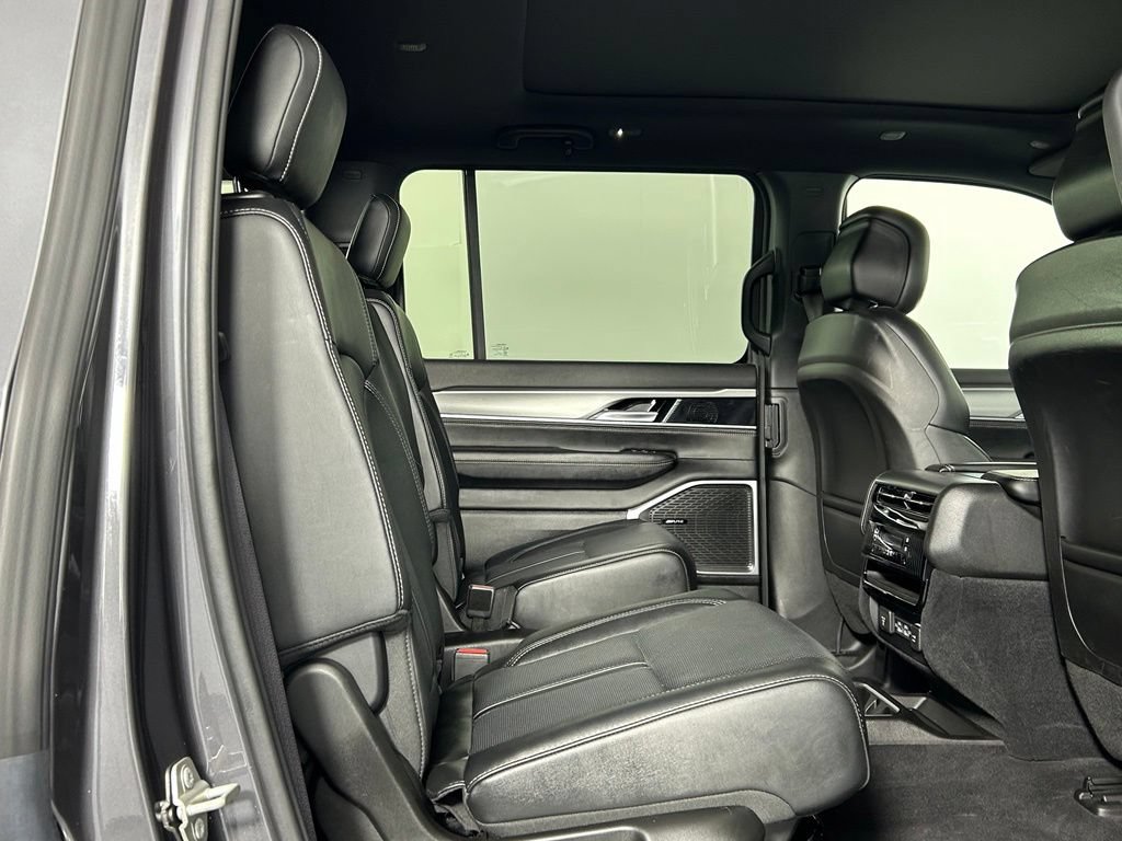 Used 2023 Jeep Wagoneer Series II AWD/4WD image 13