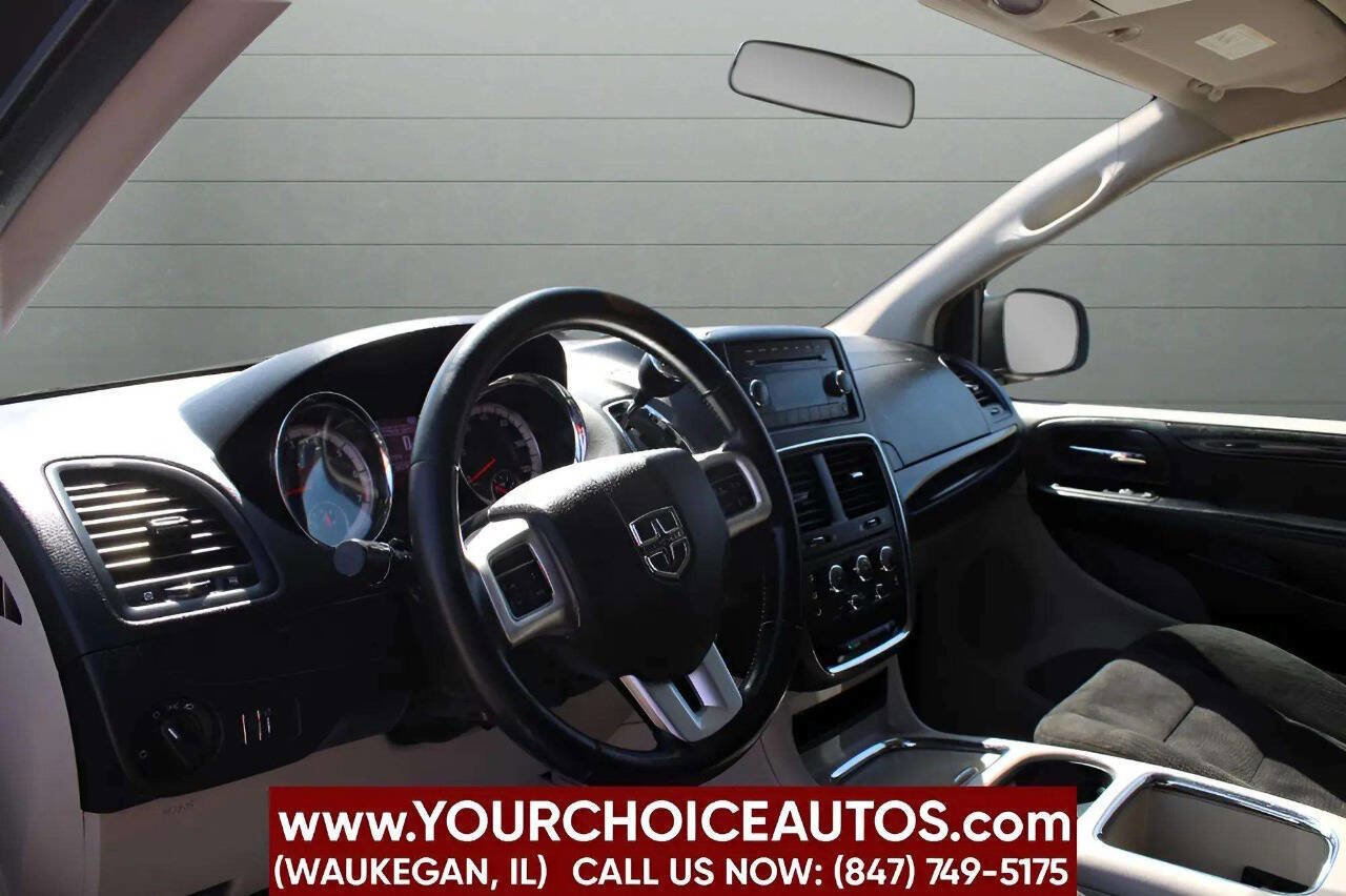 Used 2015 Dodge Grand Caravan SXT w/ Rear Park Assist Package image 9