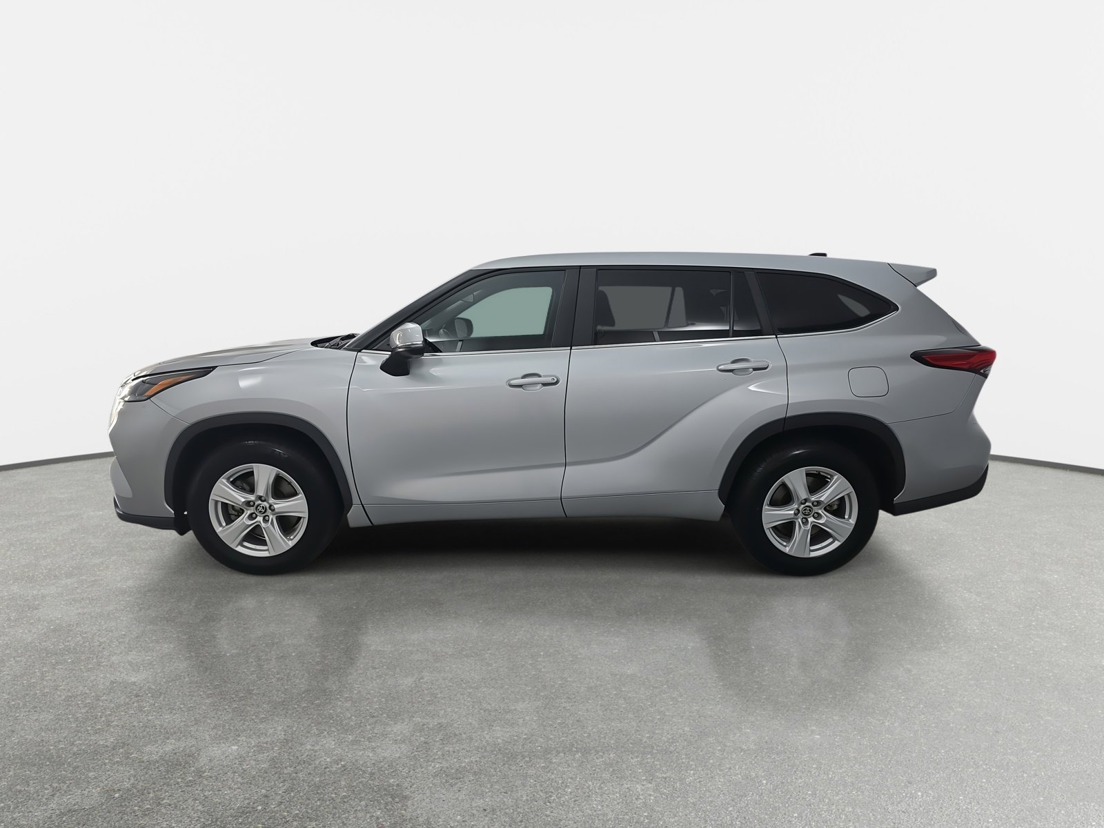 Used 2023 Toyota Highlander L image 6