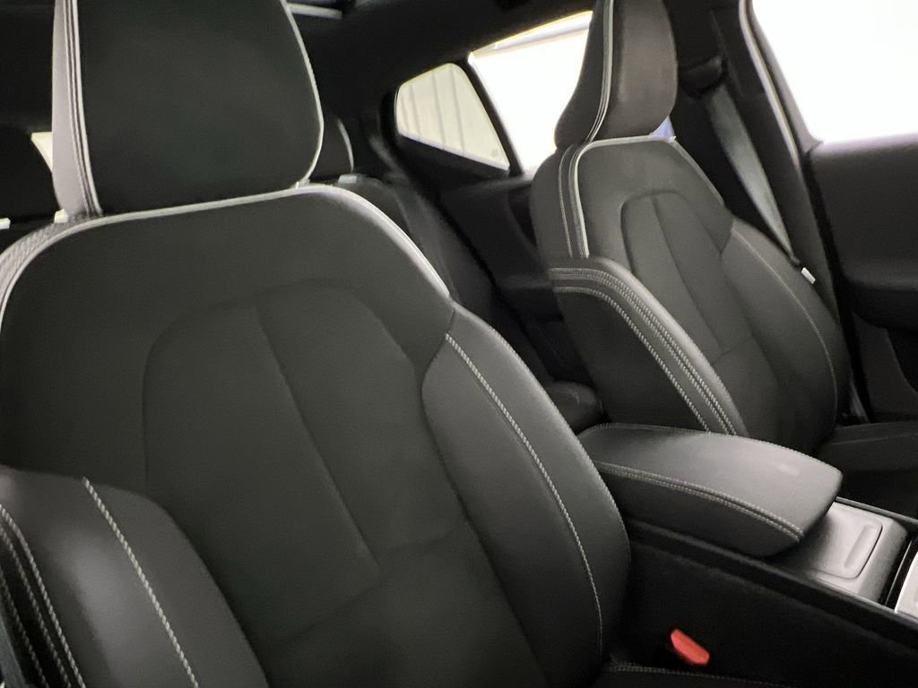 Certified 2025 Volvo XC40 B5 Plus image 26