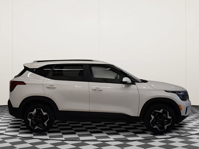 Used 2025 Kia Seltos S image 2