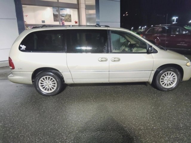 Used 2000 Chrysler Town & Country LXi image 2