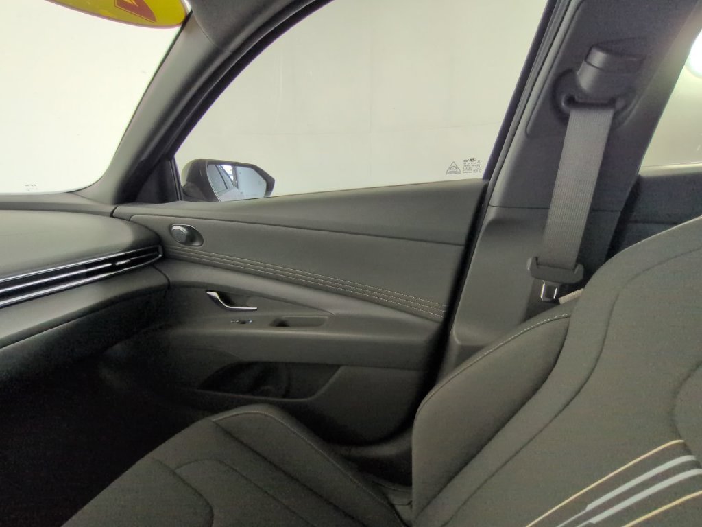 Used 2025 Hyundai Elantra Sport FWD image 28