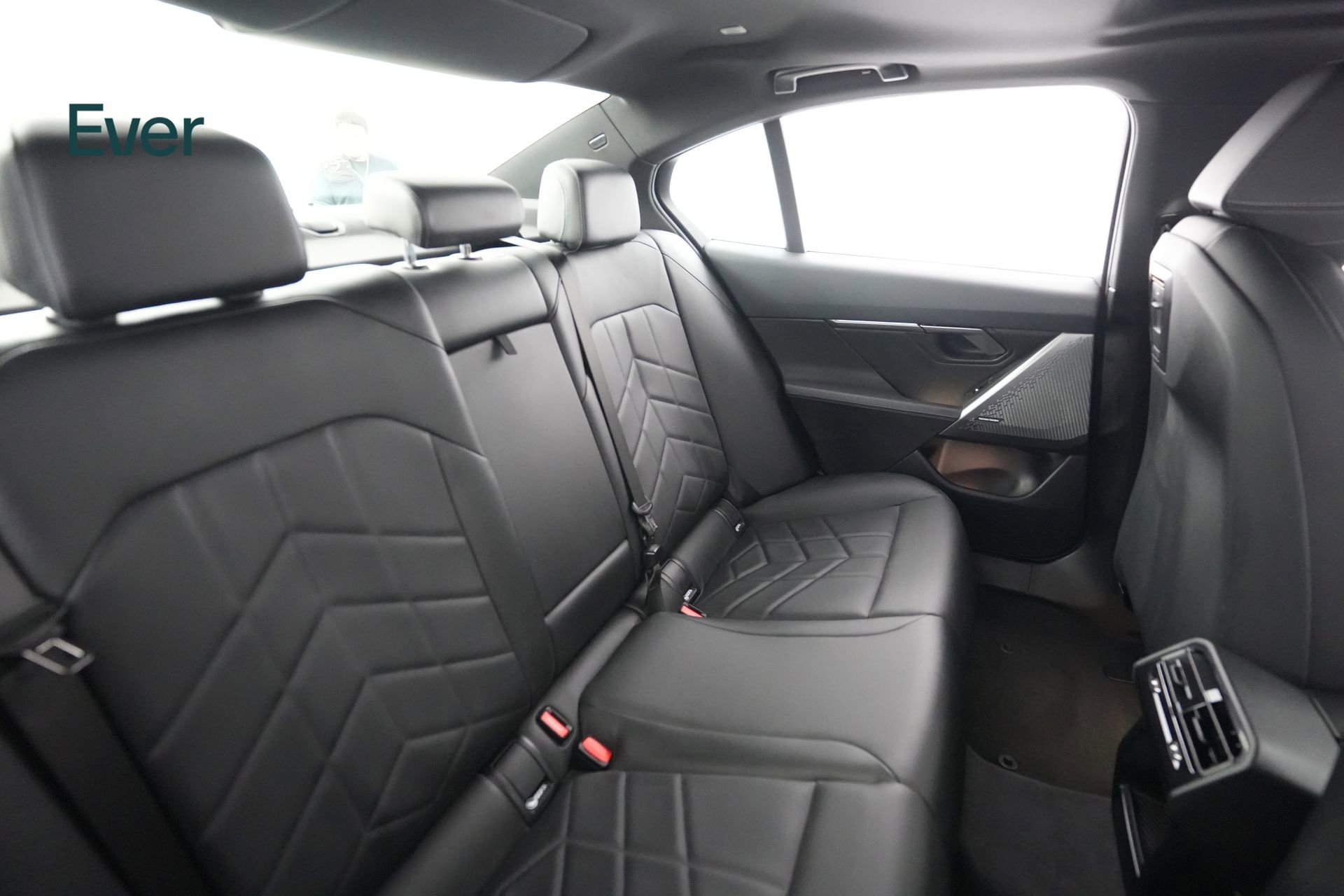 Used 2024 BMW i5 eDrive40i w/ Premium Package image 5