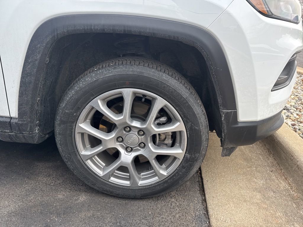 Used 2024 Jeep Compass Latitude w/ Sun and Sound Group image 4