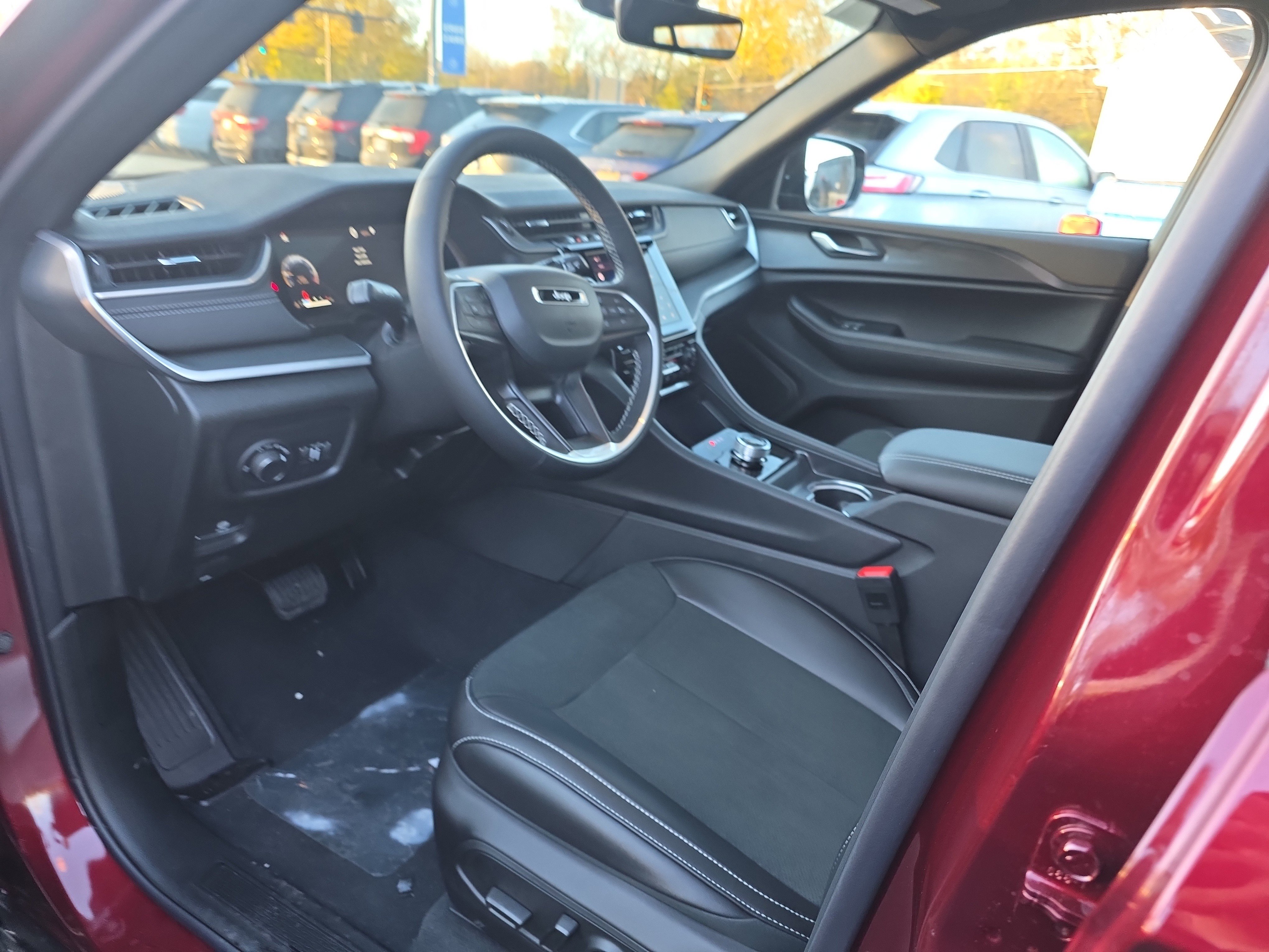 New 2025 Jeep Grand Cherokee Altitude image 3