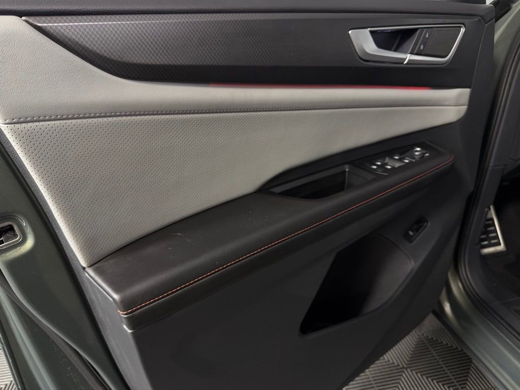 Used 2024 Volkswagen Atlas Peak Edition SE AWD/4WD image 23