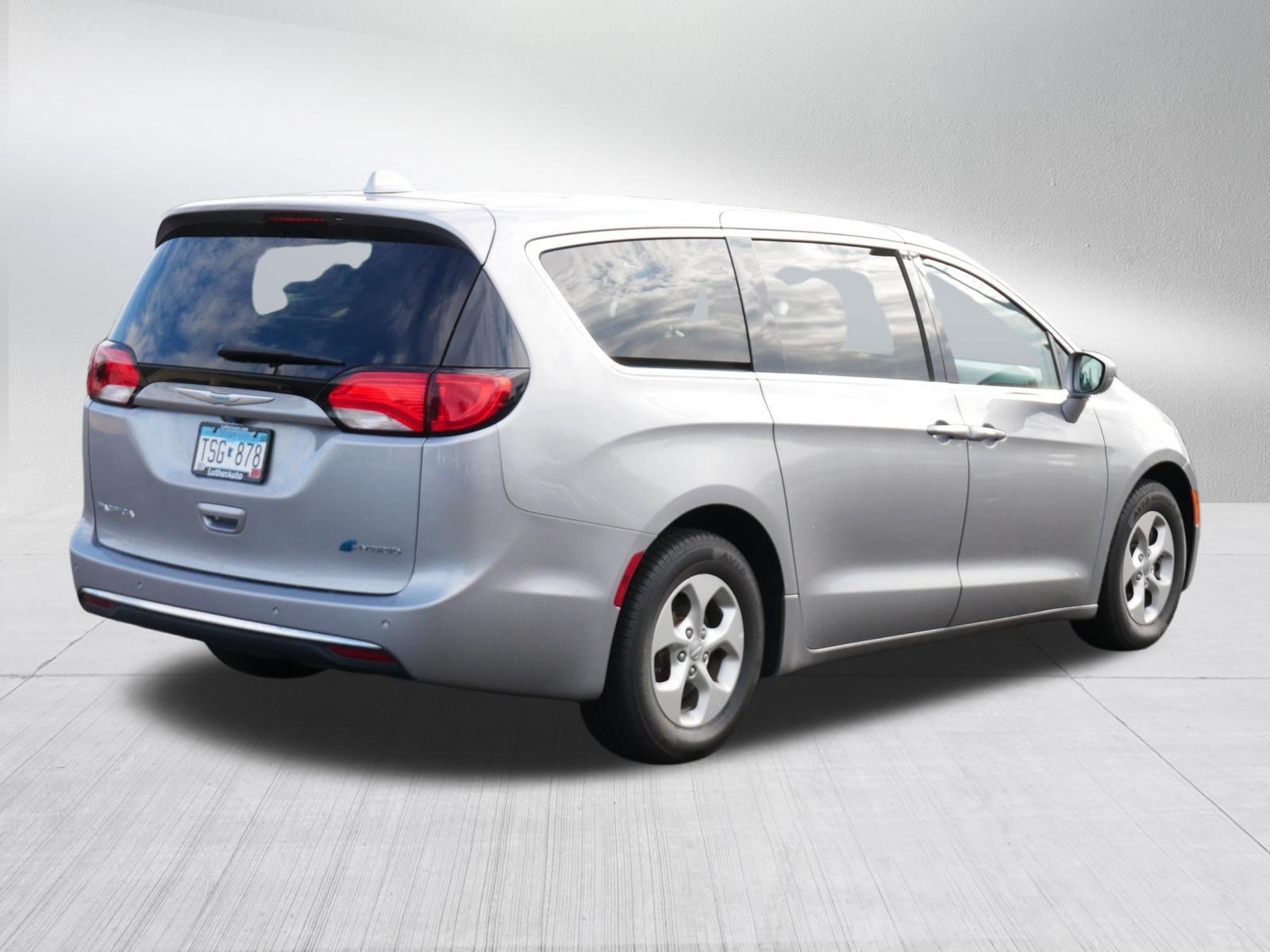 Used 2018 Chrysler Pacifica Touring Plus FWD image 7