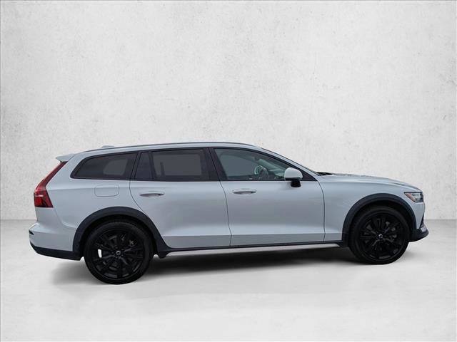 Used 2020 Volvo V60 T5 Cross Country w/ Protection Package Premier image 4