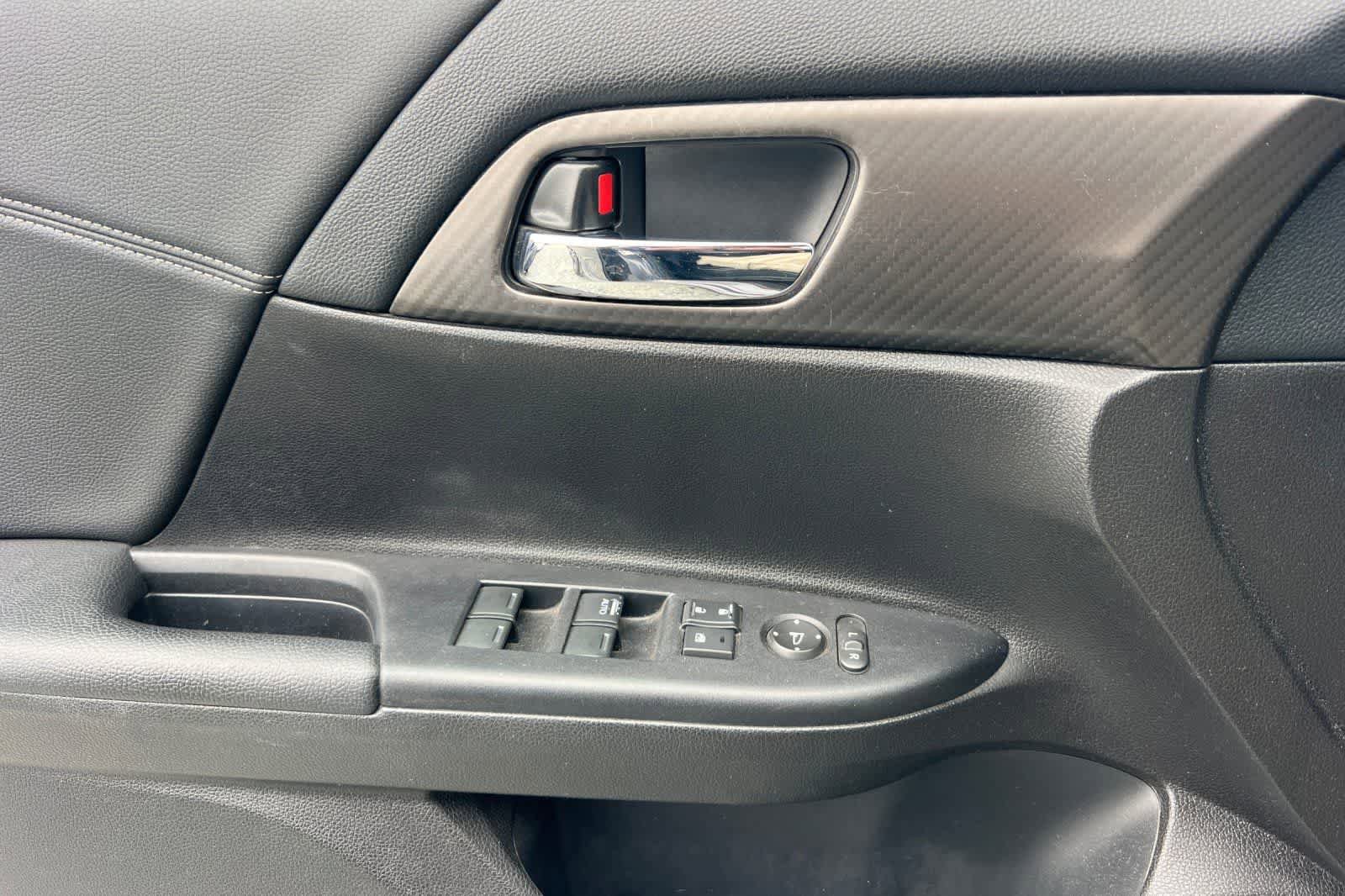 Used 2017 Honda Accord Sport image 15