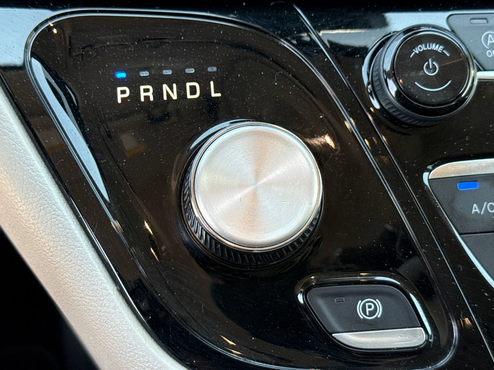 Used 2023 Chrysler Pacifica Touring-L FWD image 31