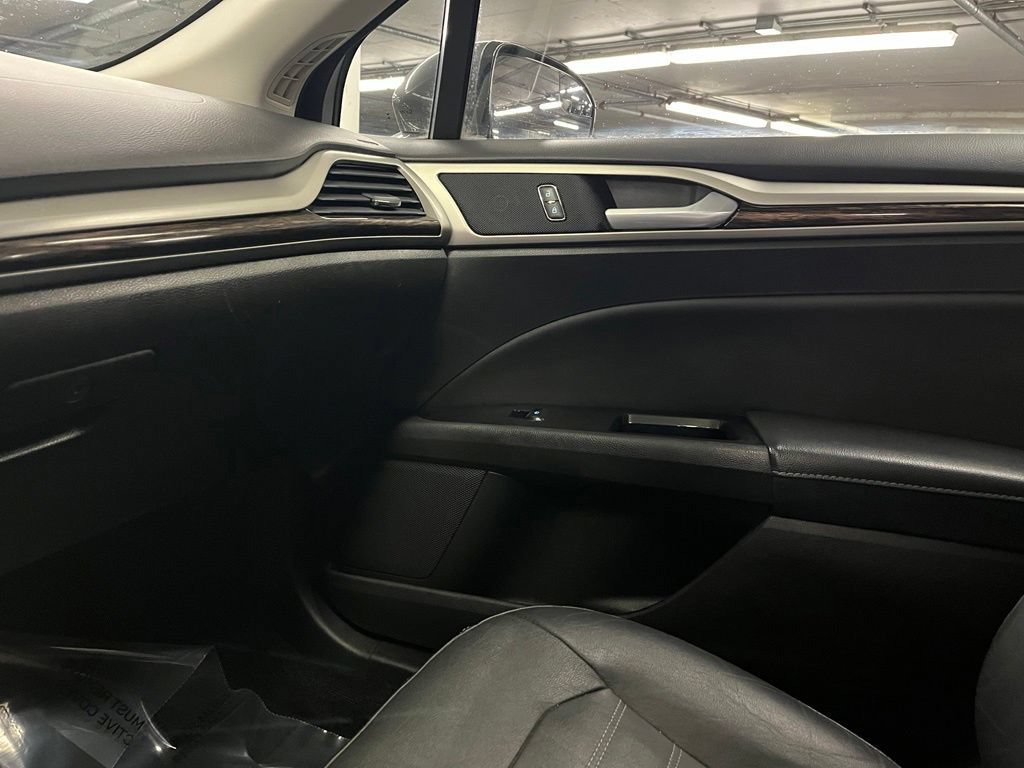 Used 2016 Ford Fusion SE w/ Equipment Group 202A FWD image 24
