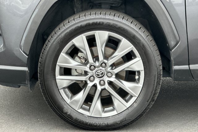 Certified 2022 Toyota RAV4 XLE Premium AWD/4WD image 31