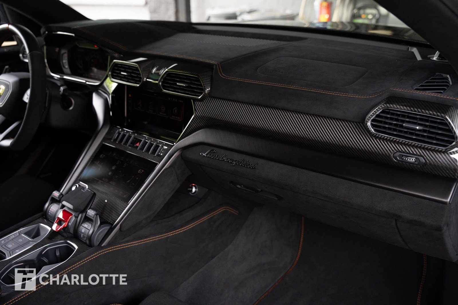 Used 2023 Lamborghini Urus Performante AWD/4WD image 34