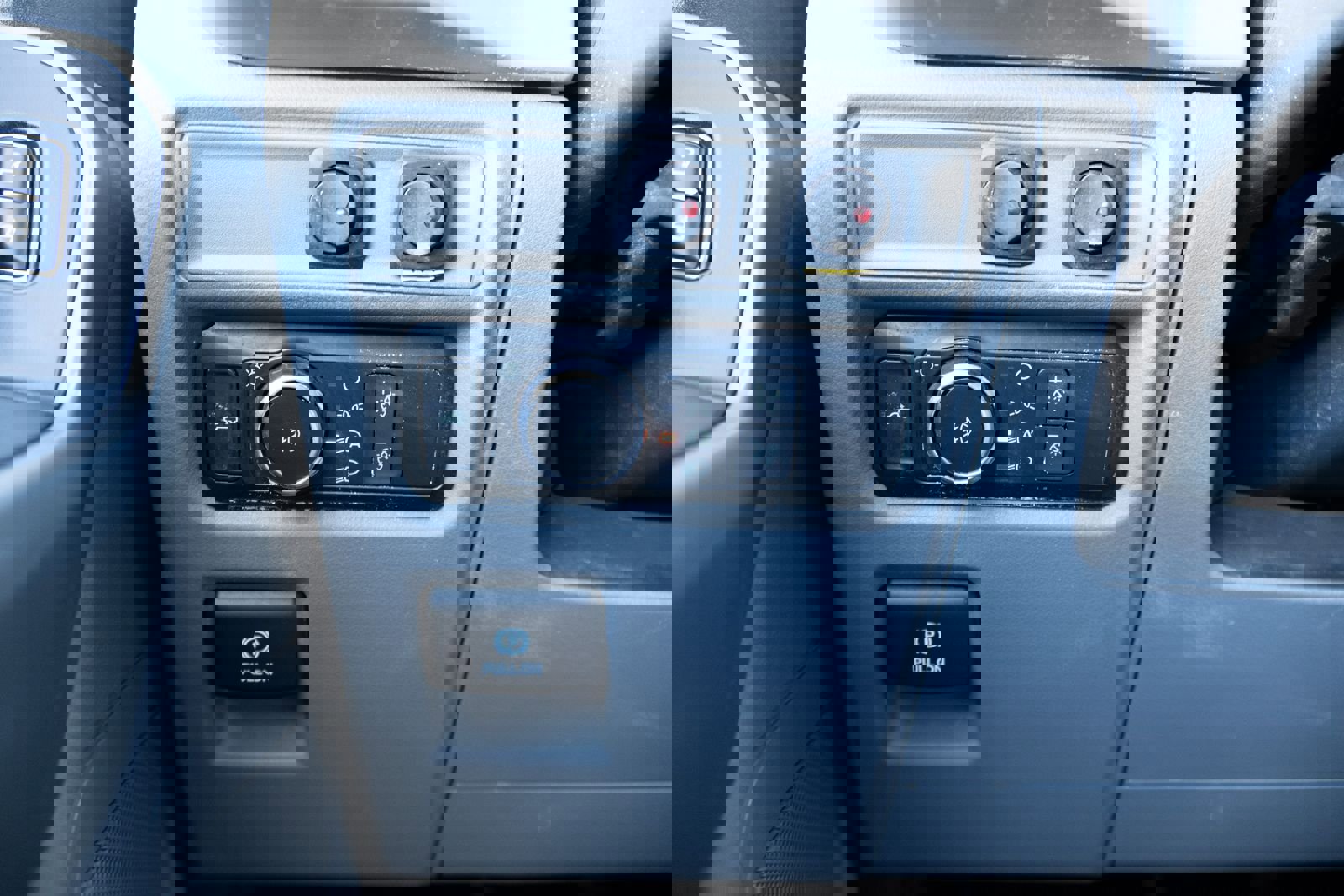 Used 2023 Ford F150 XLT w/ Trailer Tow Package image 9