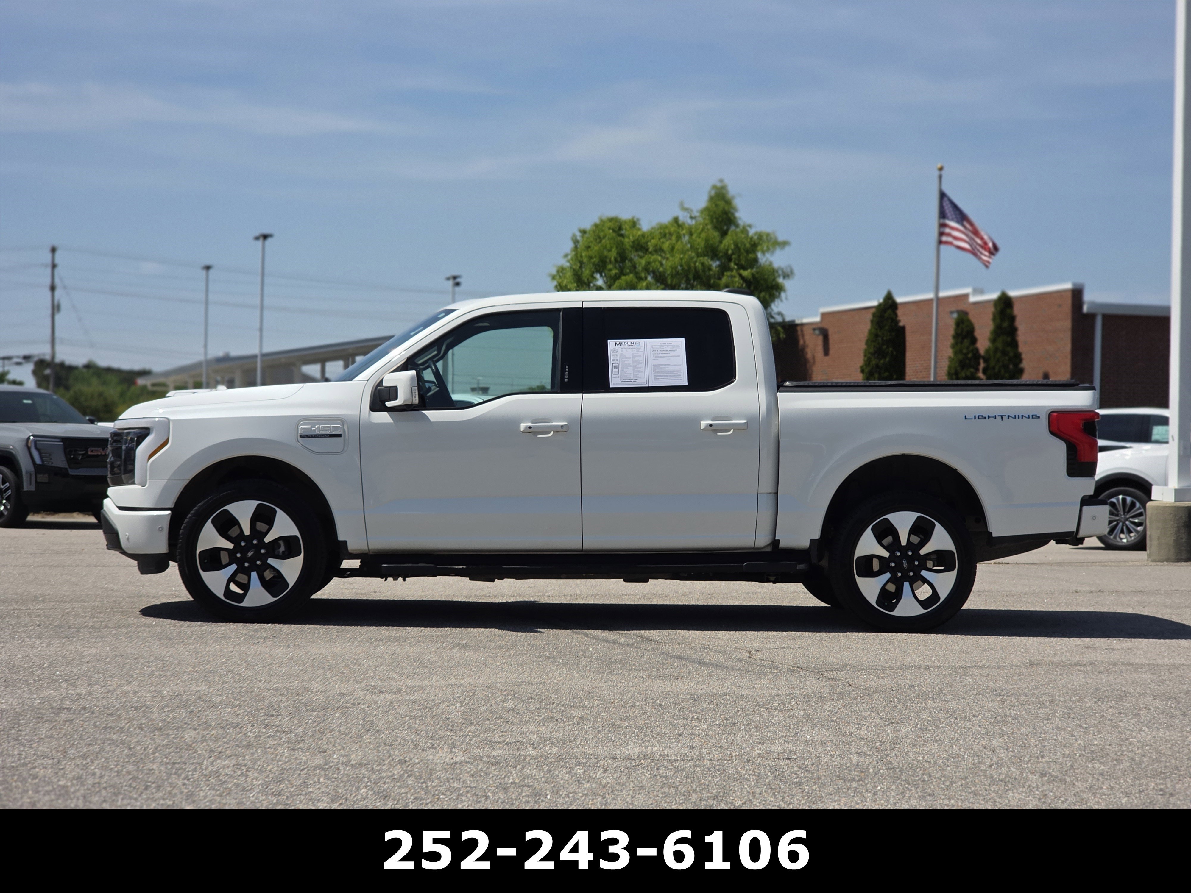 Used 2022 Ford F150 Lightning Platinum AWD/4WD image 4