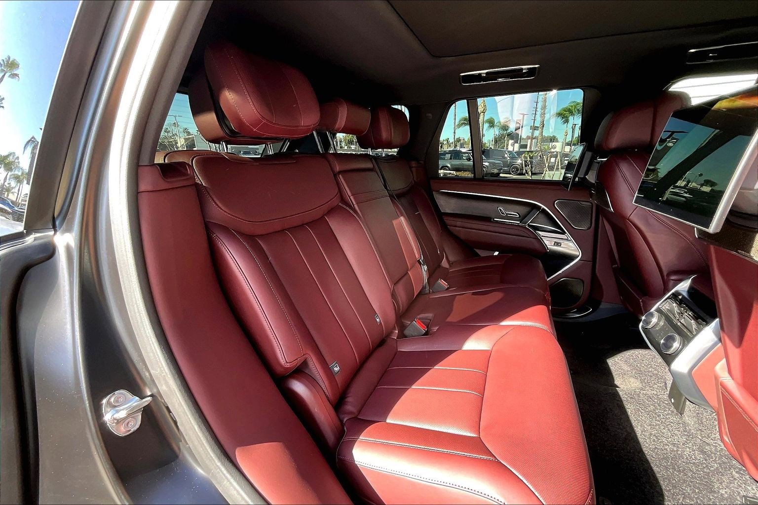 Used 2025 Land Rover Range Rover Autobiography image 26