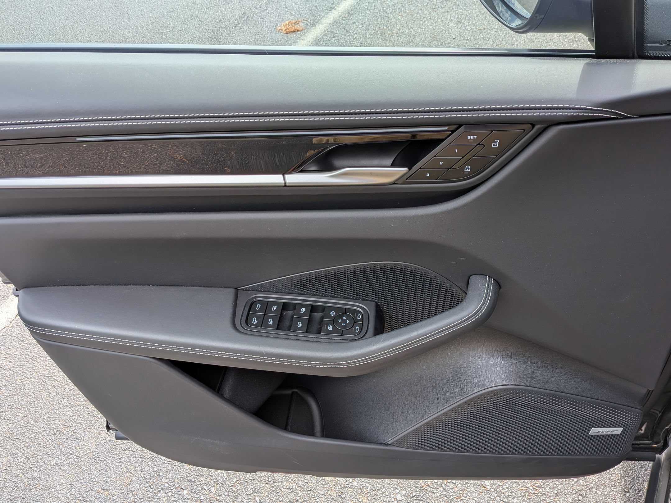 Certified 2025 Porsche Macan Electric RWD image 23