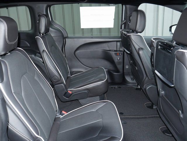 New 2026 Chrysler Pacifica Limited w/ Uconnect Theater Family Group AWD/4WD image 29