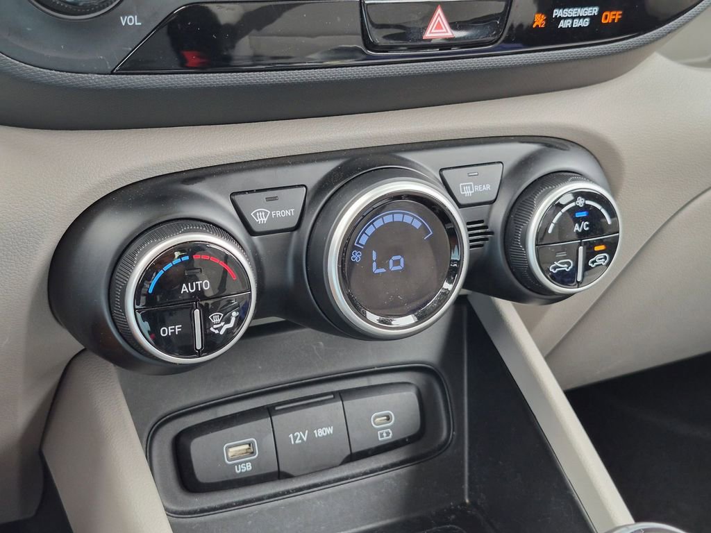 Used 2025 Hyundai Venue SEL FWD image 19