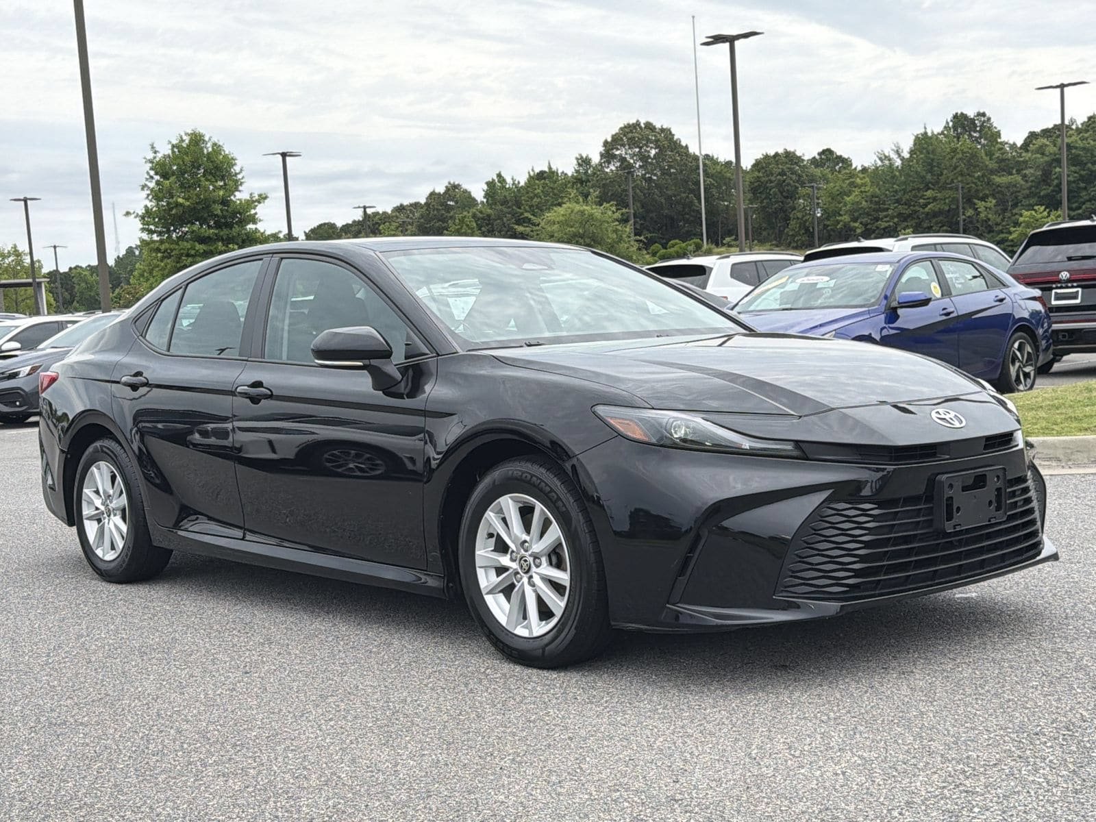 Used 2025 Toyota Camry LE FWD image 7