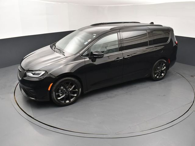 Used 2024 Chrysler Pacifica Limited w/ S Appearance Package image 15