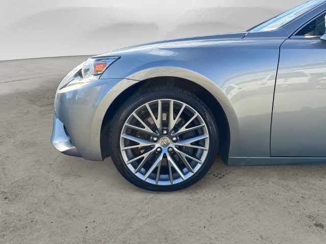 Used 2016 Lexus IS 300 AWD image 9