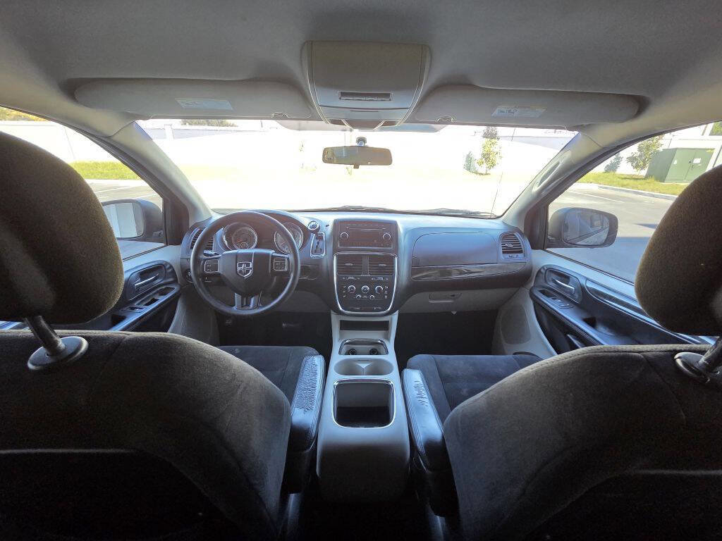Used 2014 Dodge Grand Caravan SXT FWD image 17
