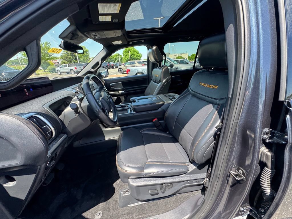 Used 2025 Ford Expedition Tremor AWD/4WD image 9