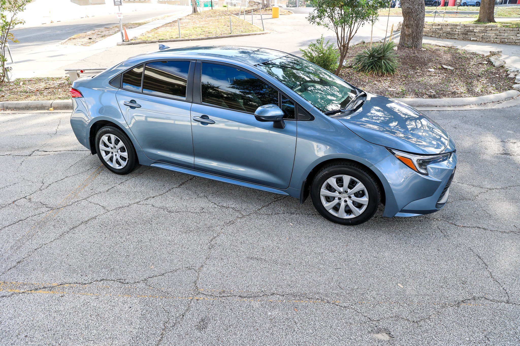 Certified 2025 Toyota Corolla LE FWD image 7