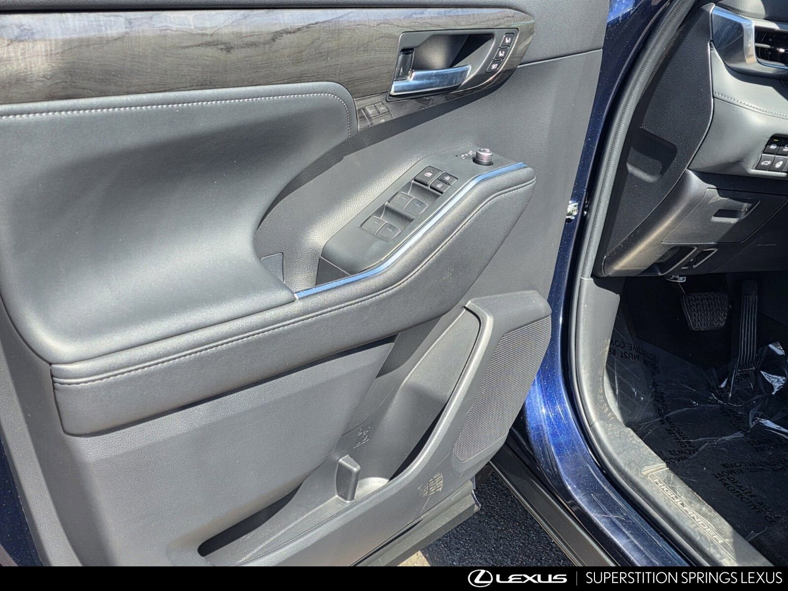 Used 2023 Toyota Highlander Platinum image 11