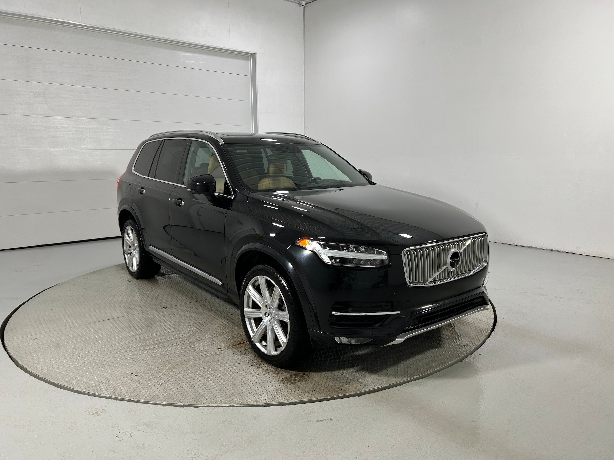 Used 2017 Volvo XC90 T6 Inscription w/ Luxury Package AWD/4WD image 2